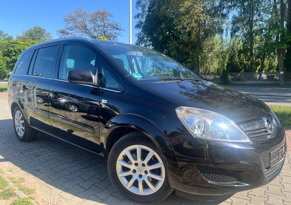 Opel Zafira cena 21900 przebieg: 227000, rok produkcji 2010 z Łuków małe 631